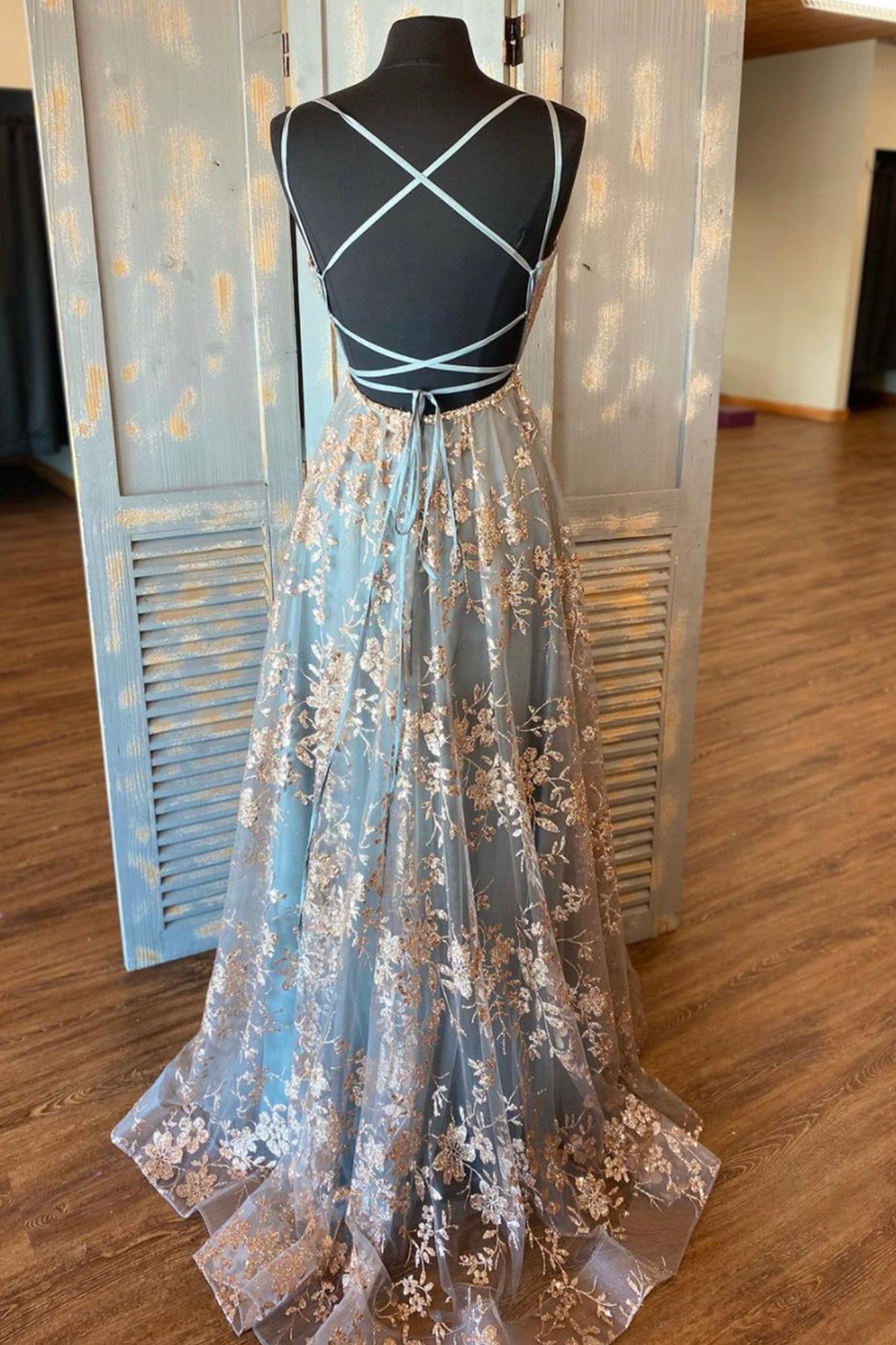 Cute Spaghetti Strap V-Neck Tulle Sequins Long Prom Dress