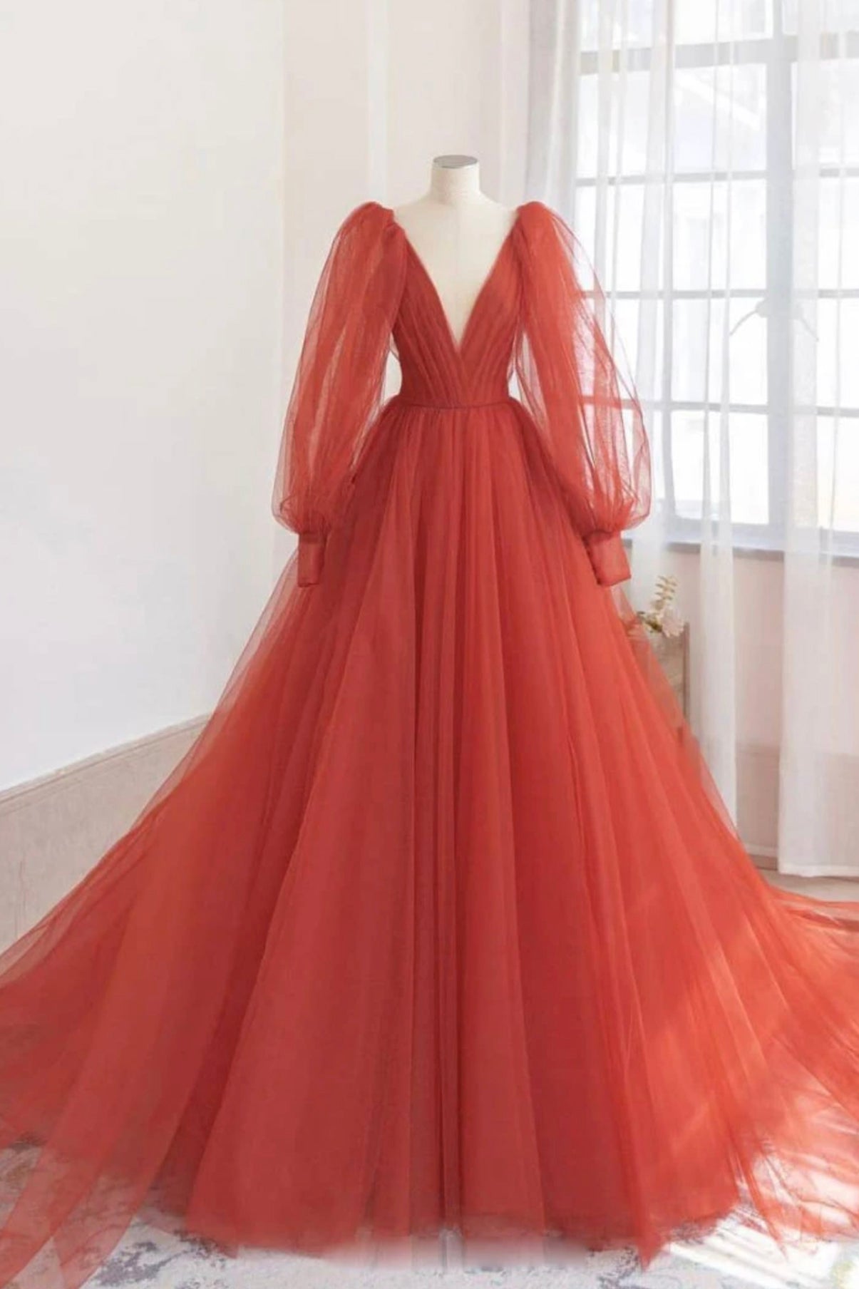Beautiful V-Neck Long Sleeve Tulle Prom Dress