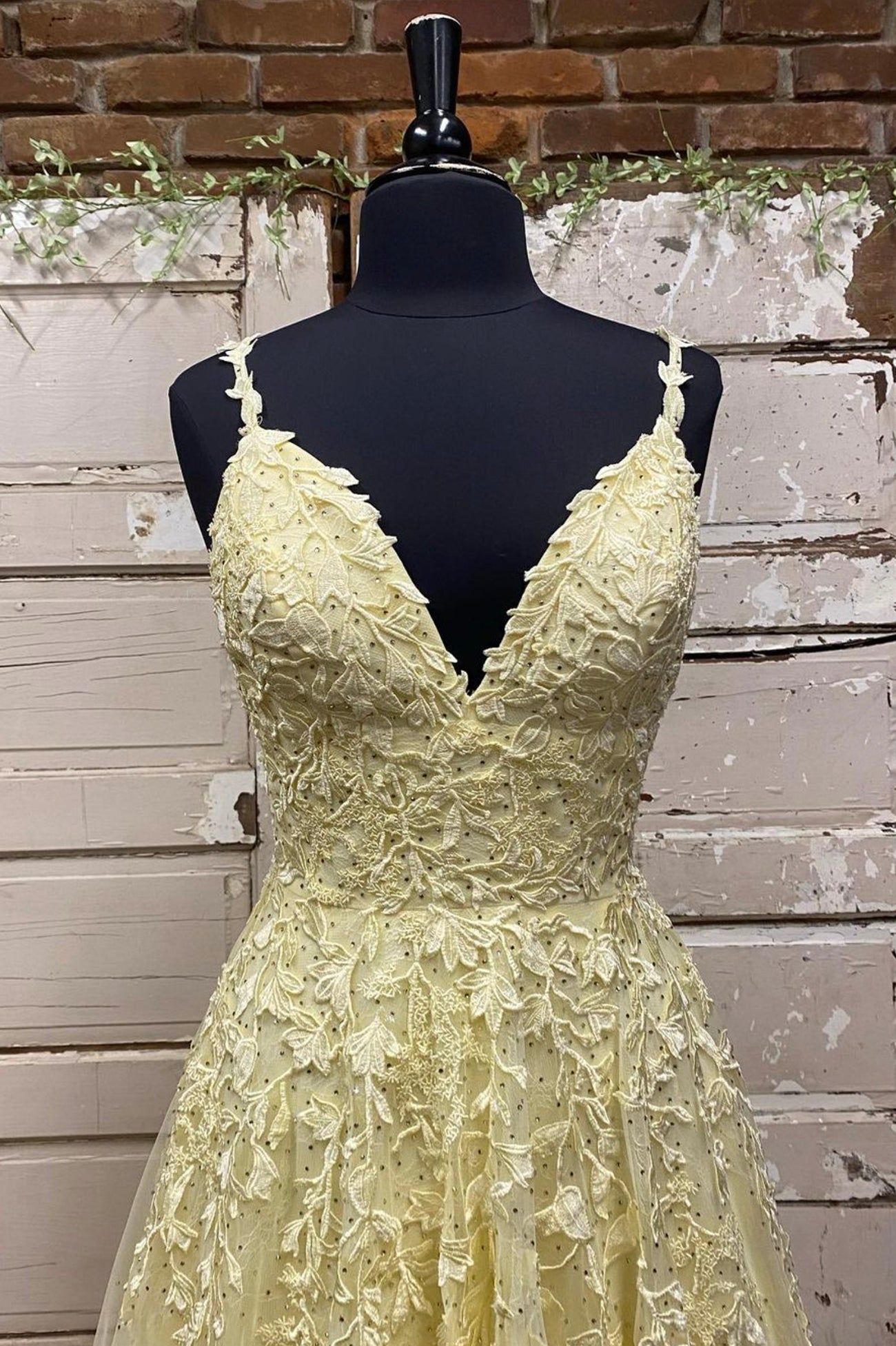 Yellow V-Neck Spaghetti Strap Lace Floor Length Prom Dress