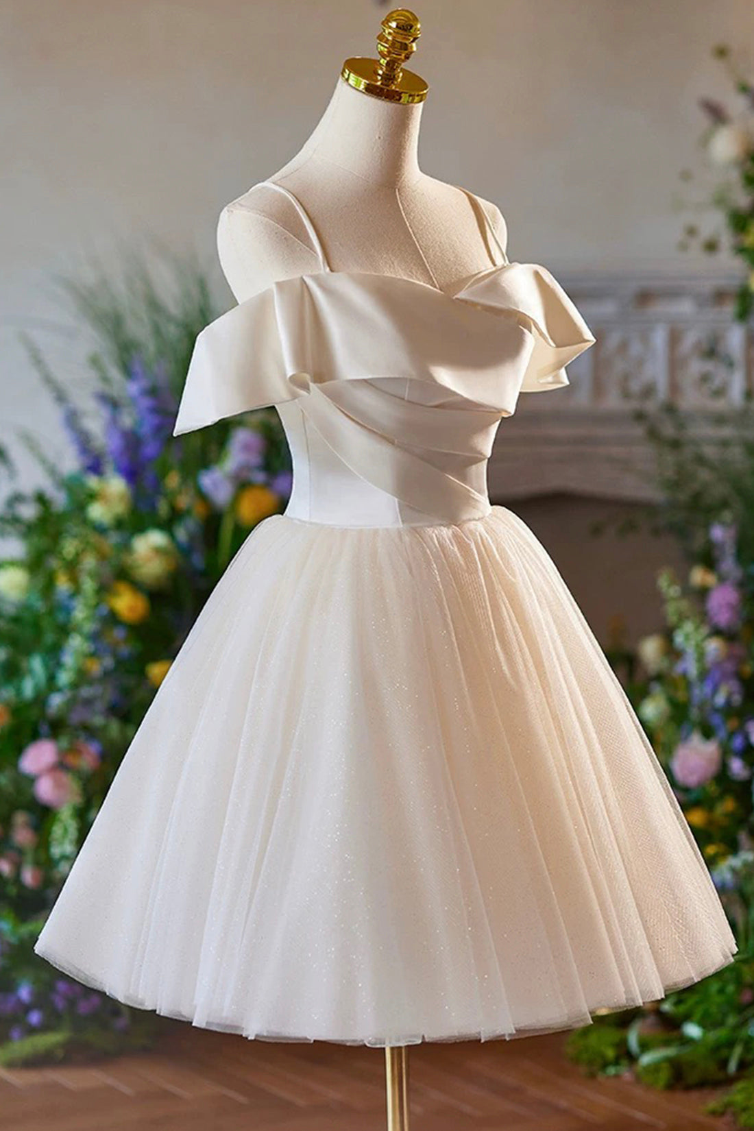 Champagne Spaghetti Strap Tulle Knee Length Prom Dress girlideas Champagne Spaghetti Strap Tulle Knee Length Prom Dress girlideas