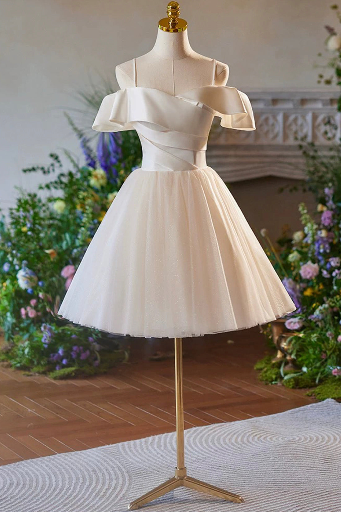 Champagne Spaghetti Strap Tulle Knee Length Prom Dress girlideas Champagne Spaghetti Strap Tulle Knee Length Prom Dress girlideas