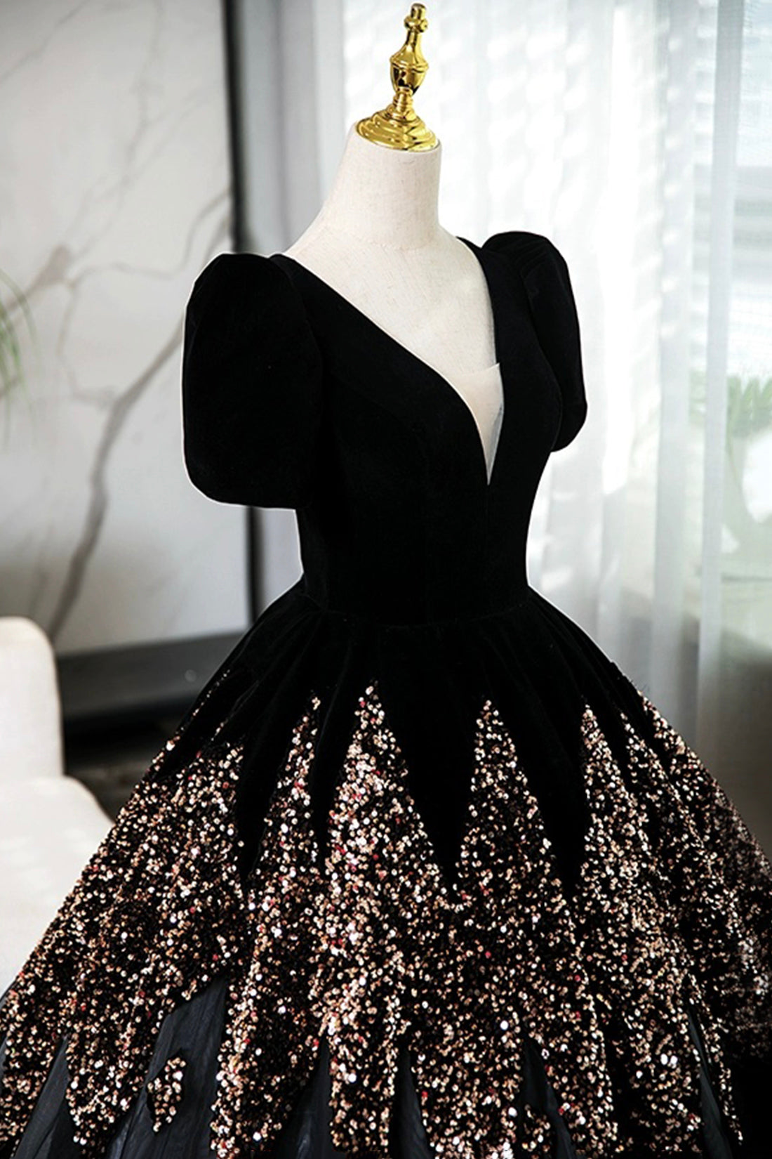 Black V-Neck Velvet and Sequins Long Prom Dress, A-Line Short Sleeve Evening Party Dress