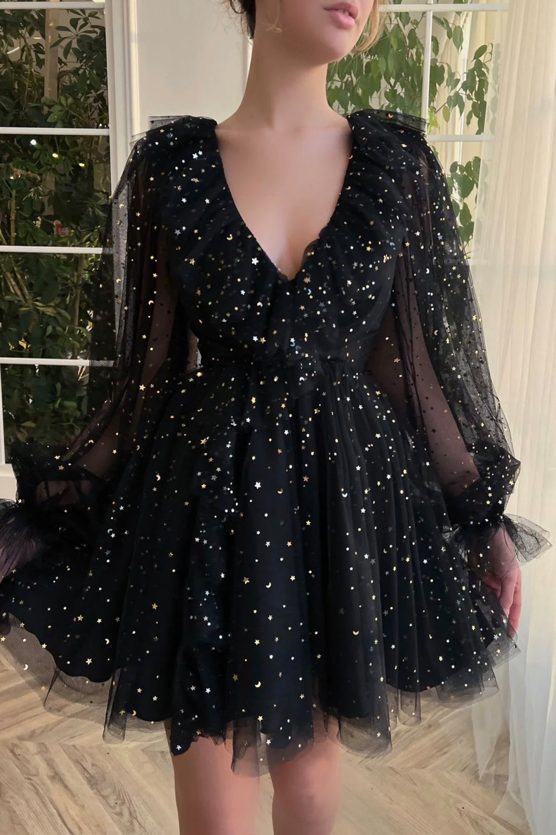 Black V-Neck Tulle Short Prom Dress, Cute Long Sleeve Homecoming Party Dress