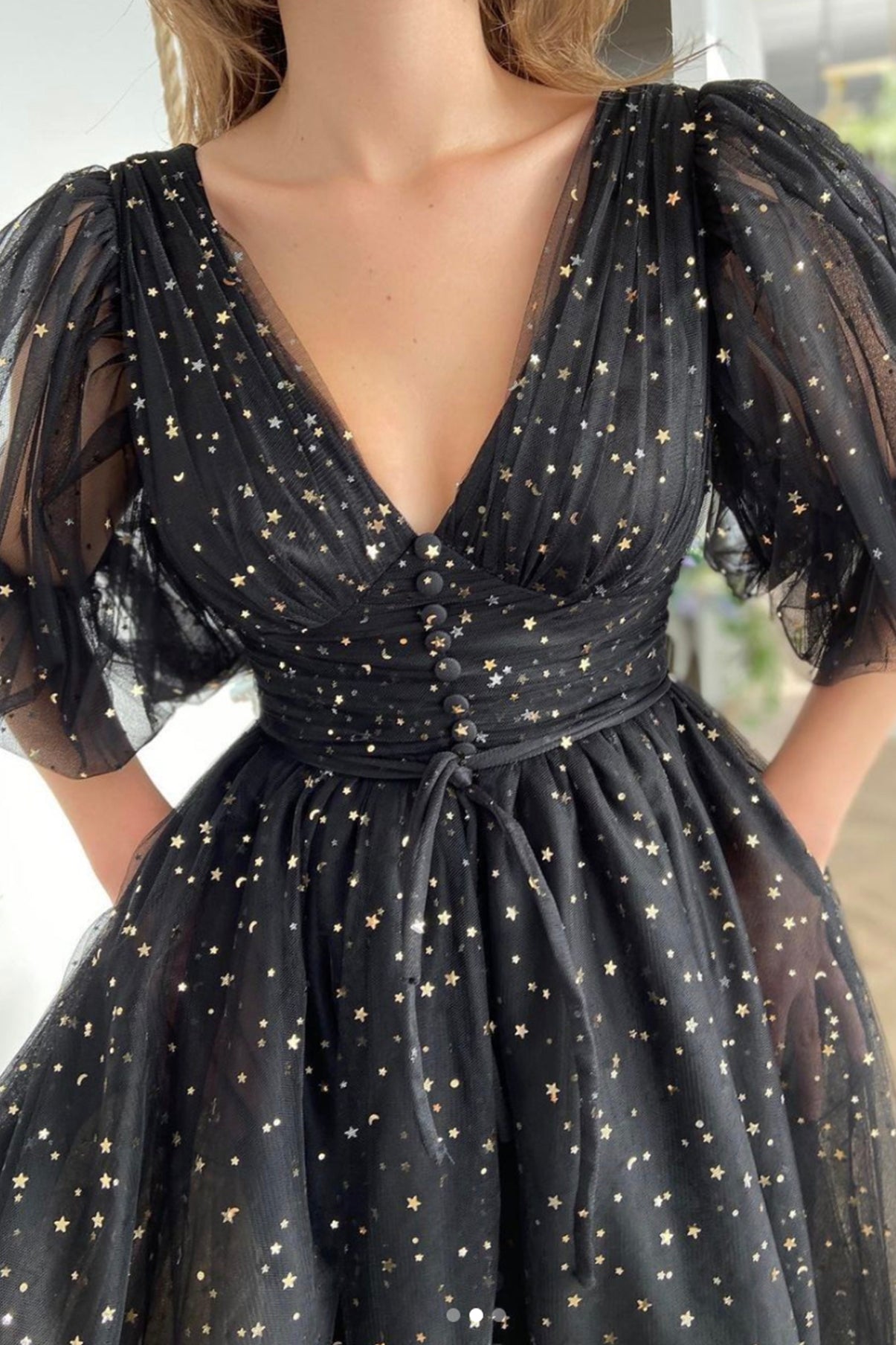 Black V-Neck Tulle Short A-Line Prom Dress