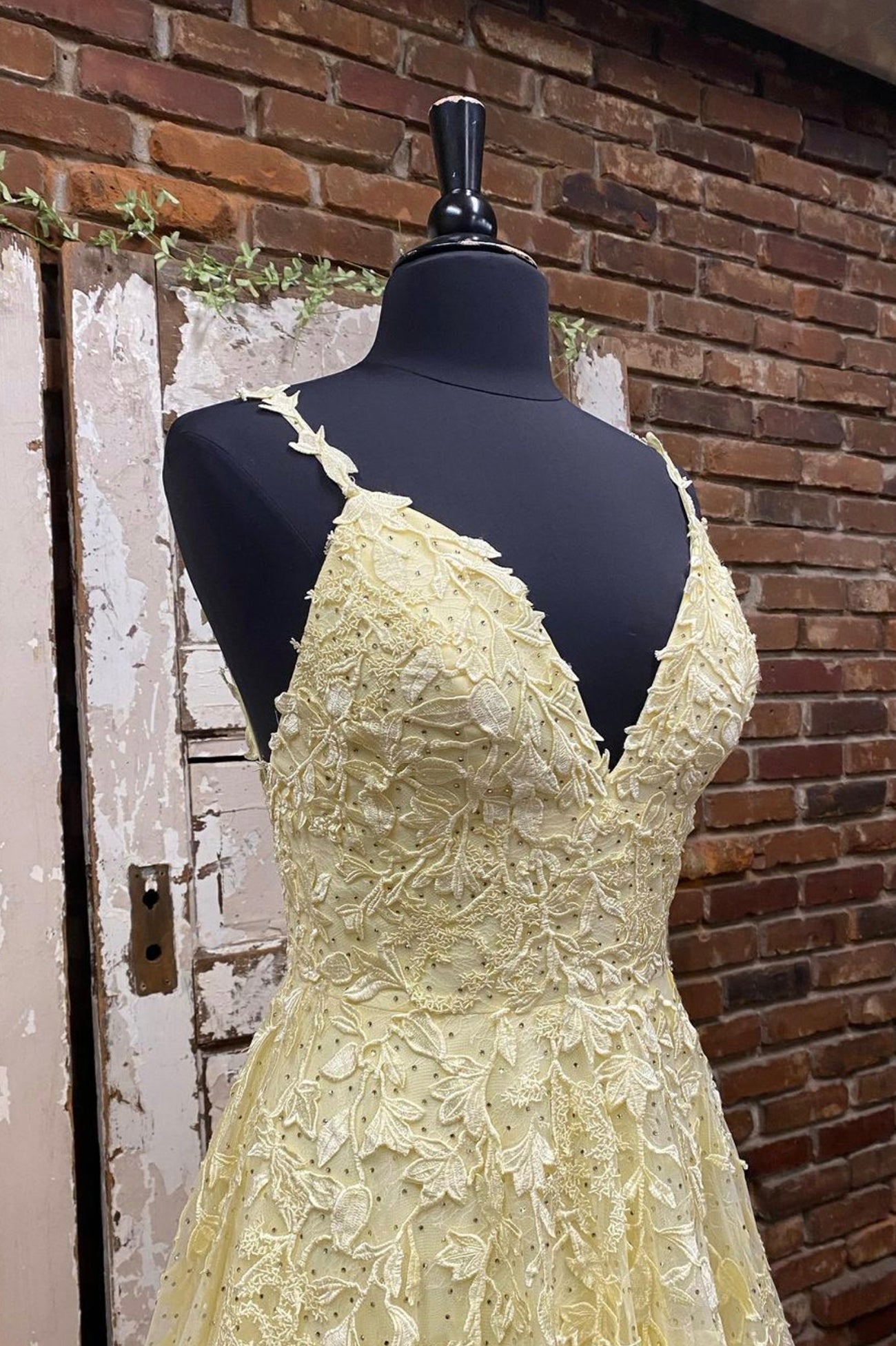 Yellow V-Neck Spaghetti Strap Lace Floor Length Prom Dress